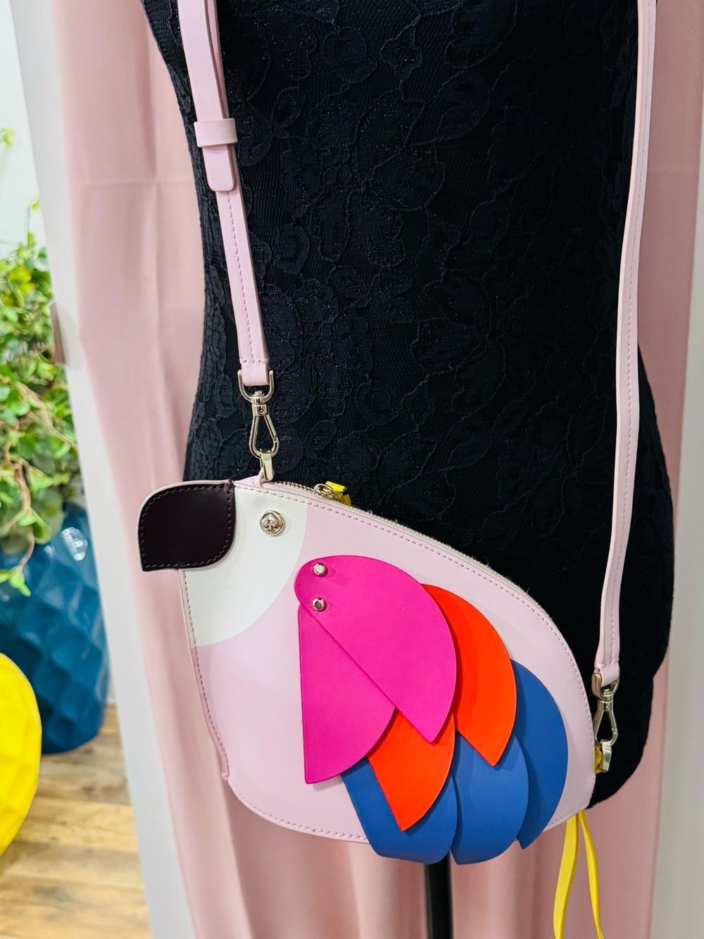 🦜 Kate Spade Parrot Crossbody – Serving Looks, Not Seeds - Picture 2 of 12